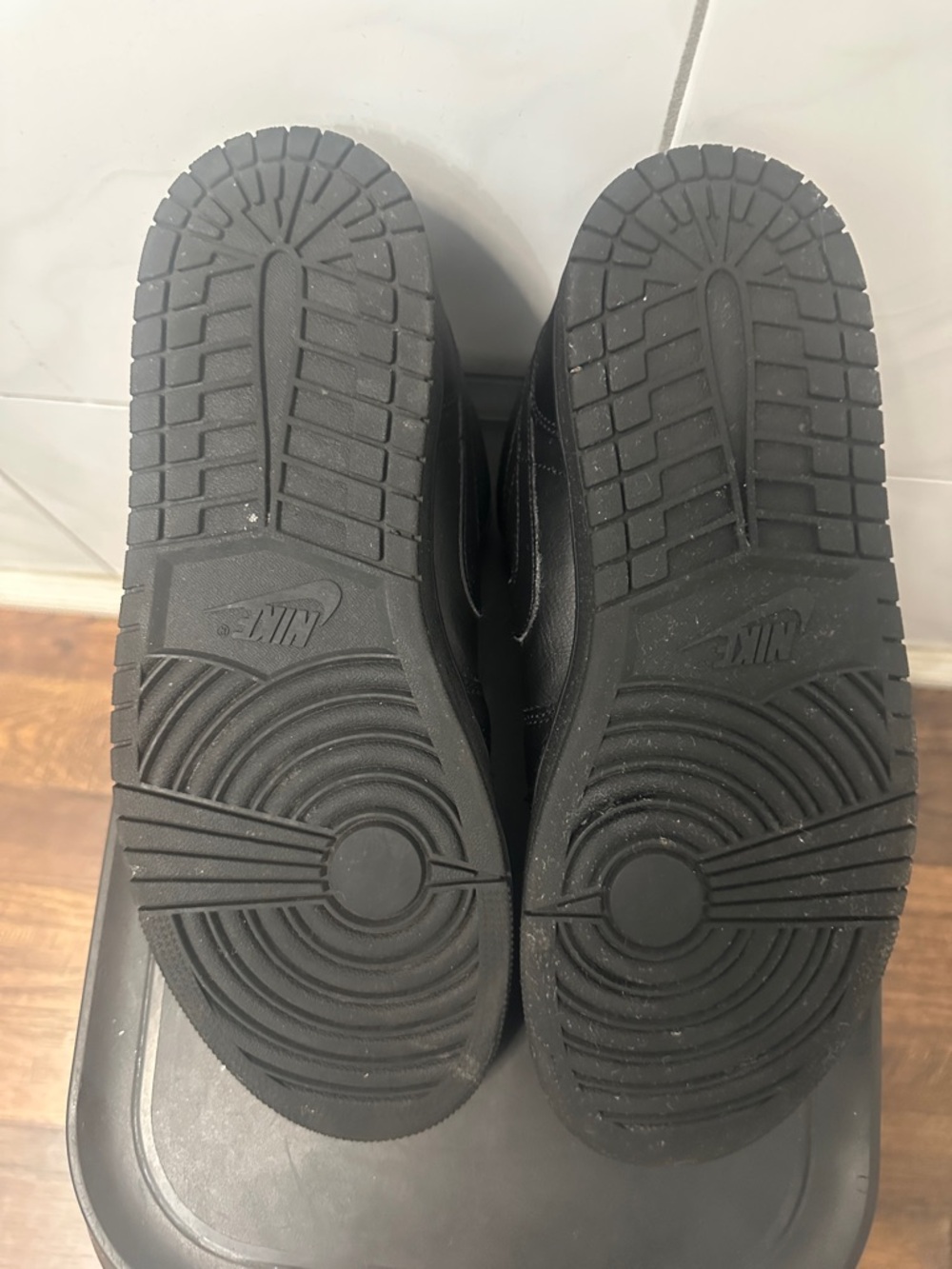 Nike Air Jordan 1 Low - Picture 11 of 14